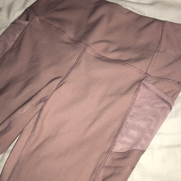 Mesh accent mid calf mauve leggings - Picture 4 of 4